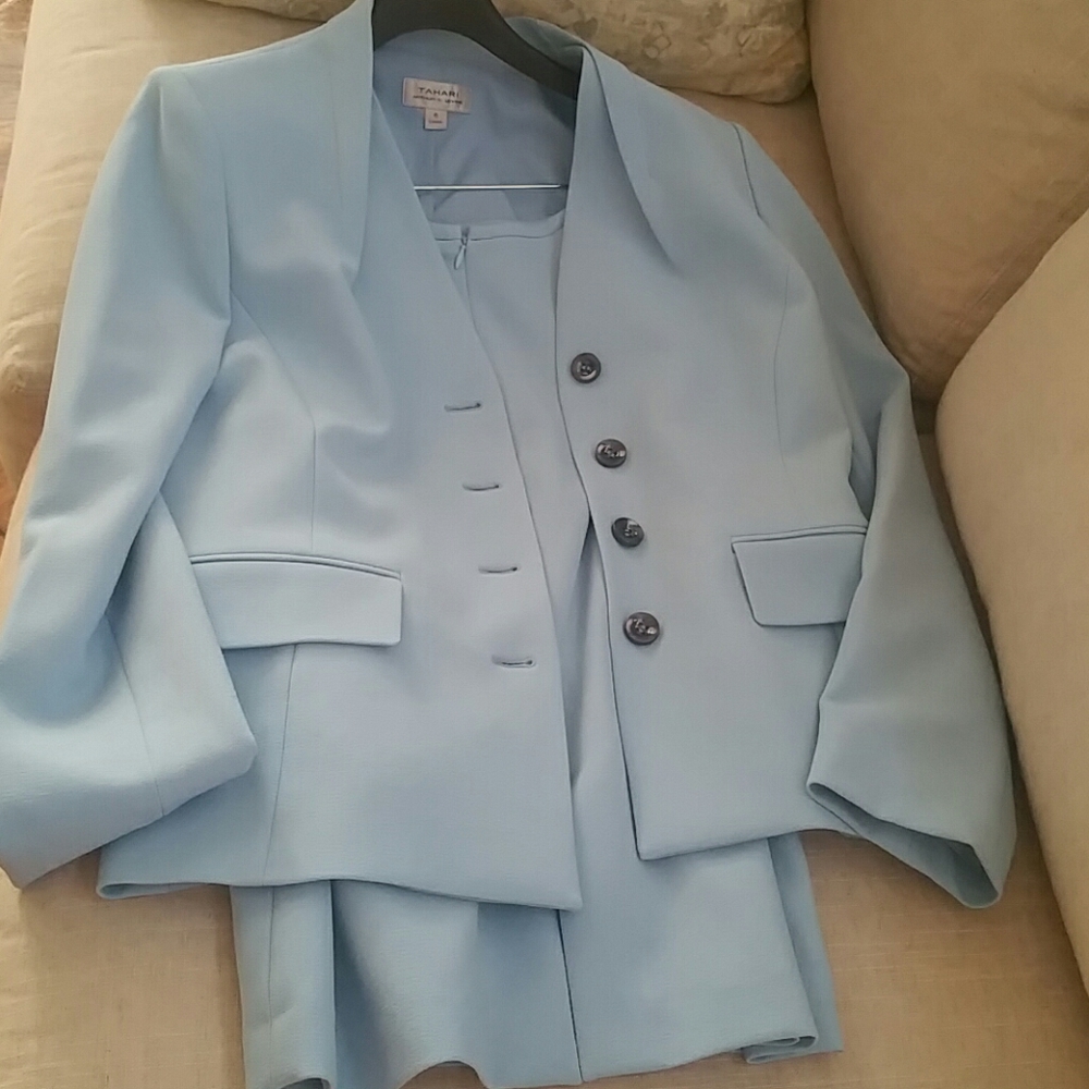 Tahari  ASL suit